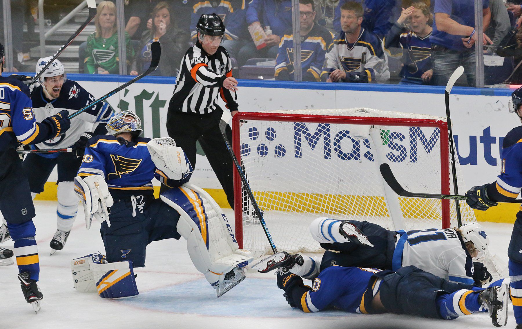 Blues and Jets skate in game 4 at the Enterprise Center